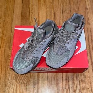 Women’s Nike Air Huarache Iron on Iron (Grey)